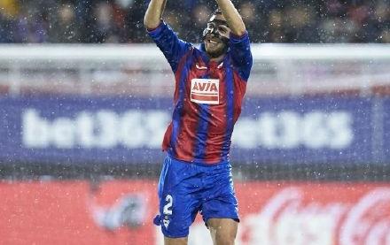 黑白体育-Ning爆冷击败西班牙队，战术调整引爆全场！的简单介绍