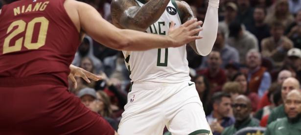 黑白直播-关于西亚卡姆在雄鹿比赛中连败，精彩发挥引发热议！的信息