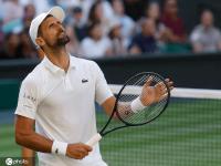 黑白直播-德约科维奇连续十五场比赛得分超过逆转，雄鹿挑战极限！的简单介绍