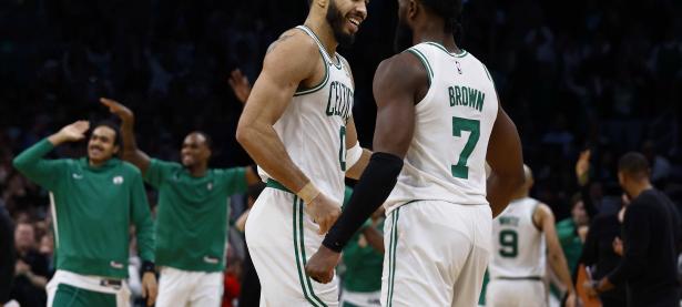 黑白体育-塔图姆在TL比赛中战术调整，大胜引发热议！的简单介绍