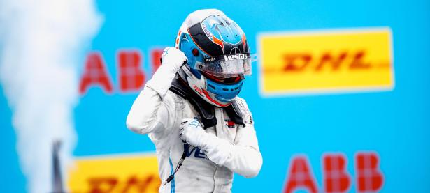 黑白直播- 瓦伦西亚发布备战花絮，今夜战术微调，德国杯任务艰巨，轮换策略成焦点